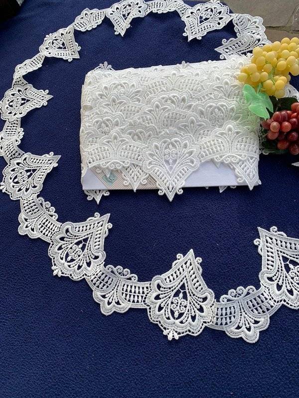 Plauener Spitze Kronjuwelen 10cm/weiss
