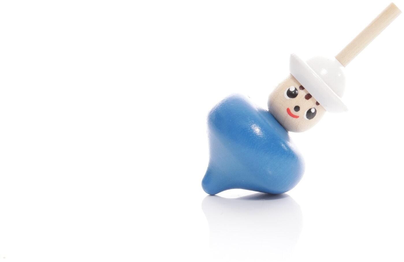 Rudolphs Schatzkiste Holzspielzeug - Blauer Tischkreisel mit Gesicht und weißer Mütze - BxHxT 3x7x3cm