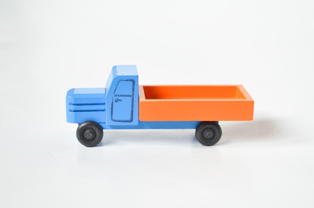 Rudolphs Schatzkiste Holzspielzeug Lastenauto mit Pritsche HxBxT 3,5x7,5x3cm